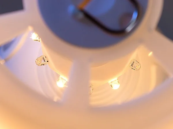 Lunartec Nachttischlampe Kabellos:2er-Set LED-Tischlampe, PIR- & Licht-Sensor, Warm- & Tageslichtweiß 11