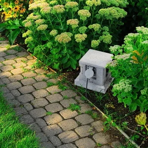 Royal Gardineer Steckdosenstein:4-fach-WLAN-Garten-Steckdose, App, Sprachbefehl, 16 A, 3.680 W, IP44 20