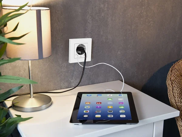 Luminea Home Control Unterputz Steckdose:2in1-WLAN-Unterputzsteckdose Mit USB-C- Und USB-A-Netzteil, 2 A, App 5